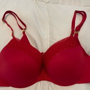Victoria Secret Incredible Bra in Red